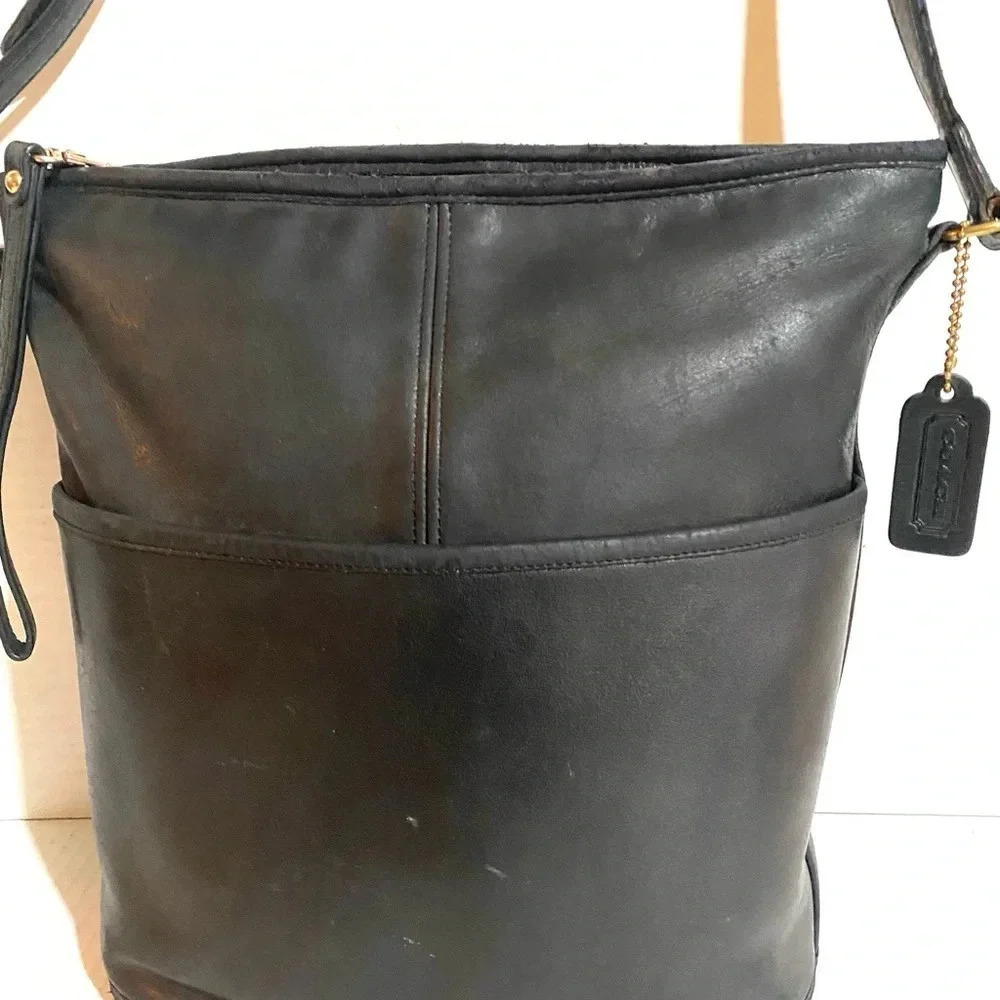 Coach vintage black distressed leather crossbody handbag - Picture 4 of 13